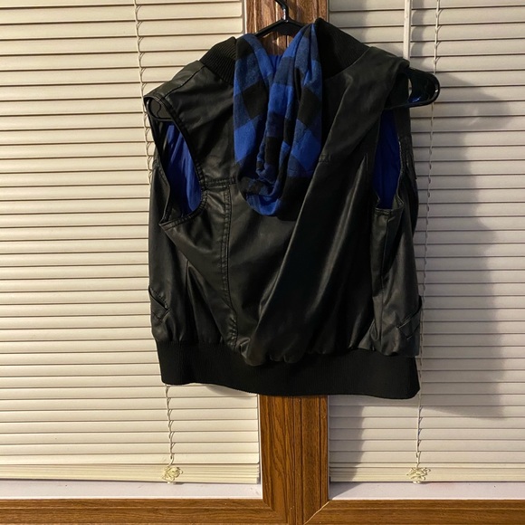 Leather jacket - Picture 2 of 2